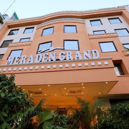 Hotel Meraden Grand พาราณสี ภายนอก รูปภาพ