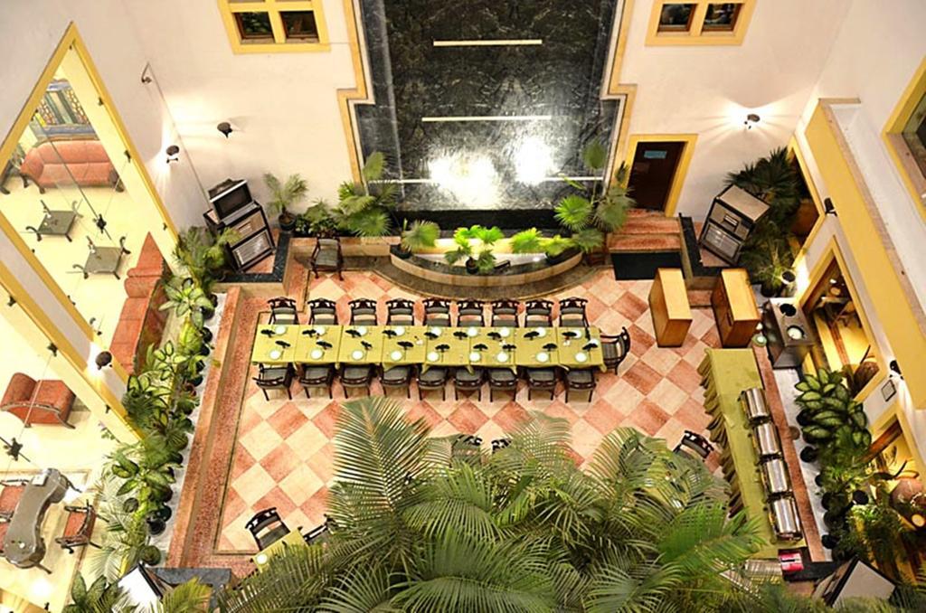 Hotel Meraden Grand พาราณสี ภายนอก รูปภาพ