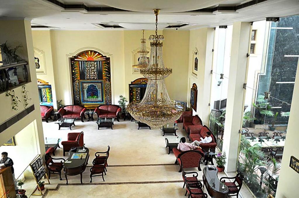 Hotel Meraden Grand พาราณสี ภายนอก รูปภาพ