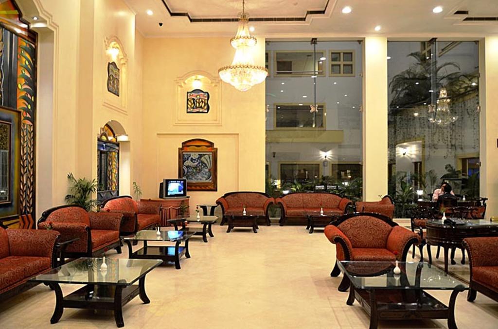 Hotel Meraden Grand พาราณสี ภายนอก รูปภาพ