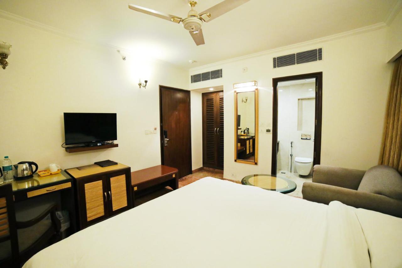 Hotel Meraden Grand พาราณสี ภายนอก รูปภาพ