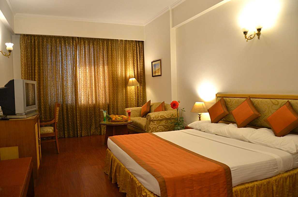 Hotel Meraden Grand พาราณสี ภายนอก รูปภาพ