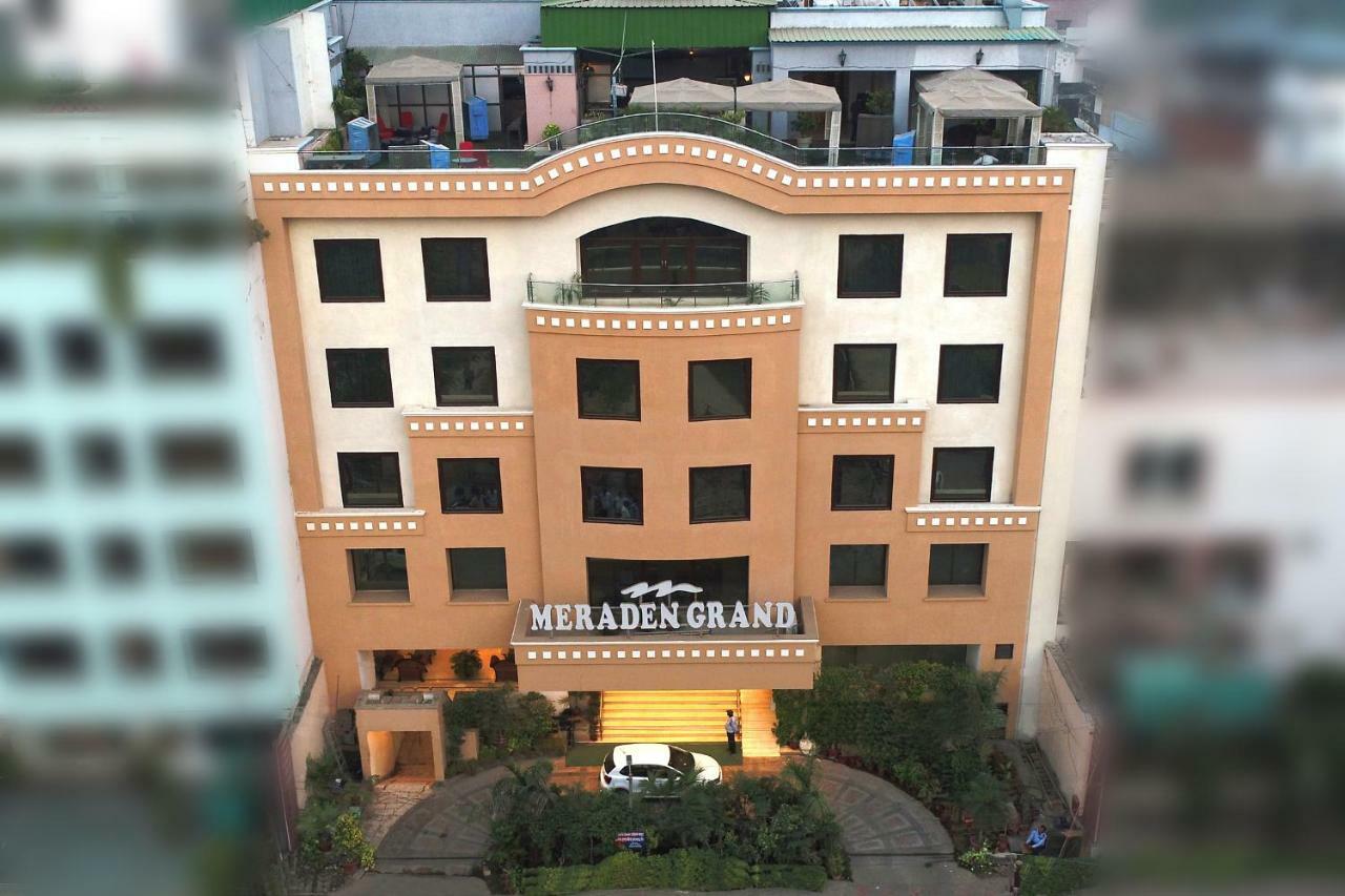 Hotel Meraden Grand พาราณสี ภายนอก รูปภาพ
