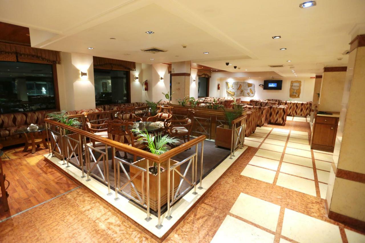 Hotel Meraden Grand พาราณสี ภายนอก รูปภาพ